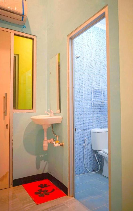 Roomz Budget Residence Semarang Extérieur photo