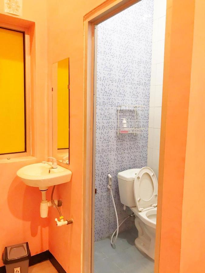 Roomz Budget Residence Semarang Extérieur photo