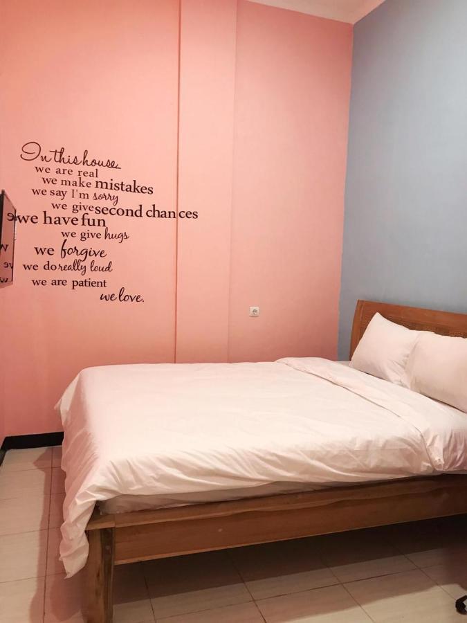 Roomz Budget Residence Semarang Extérieur photo